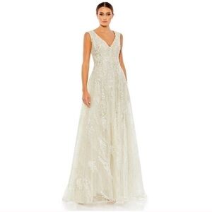 Mac Duggal 20312 Embroidered Sleeveless A-Line Formal Gown in Pearl Size 4 NWT